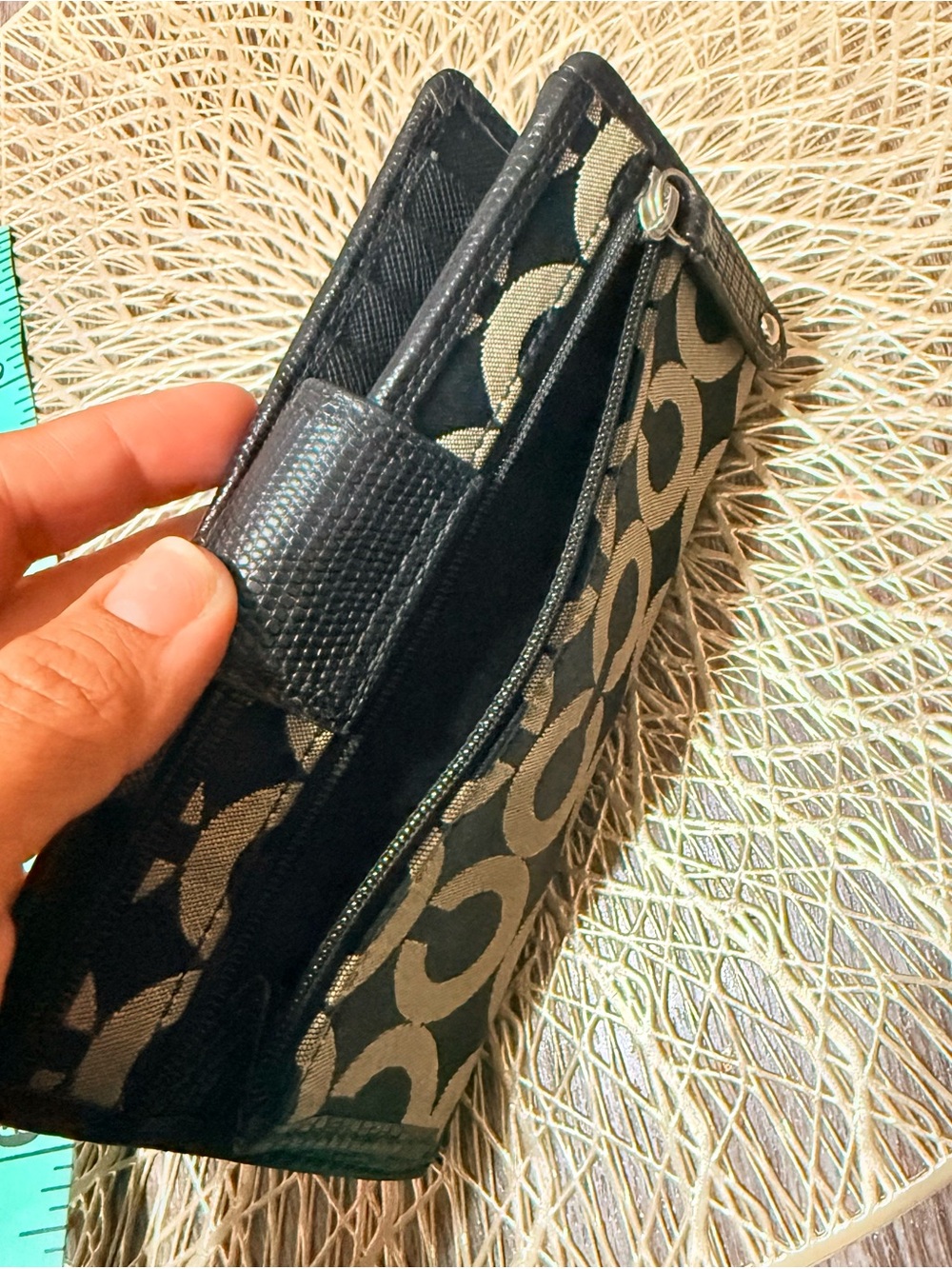 Vintage Coach Women's Black/Gray Signature Logo Snap Wallet Back Zip Pocket - Picture 7 of 10